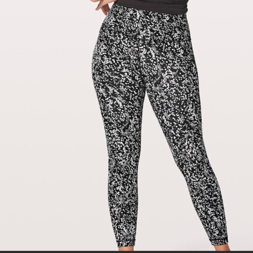 Black & White Lululemon Align